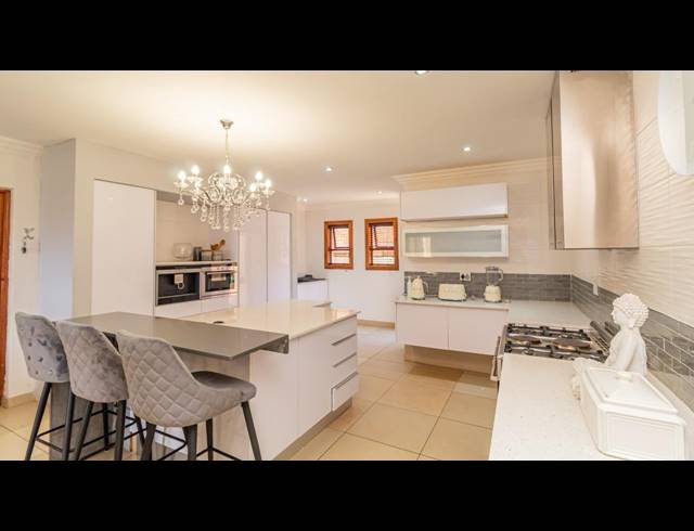 5 BEDROOM HOUSE FOR SALE IN MAHUBE VALLEY